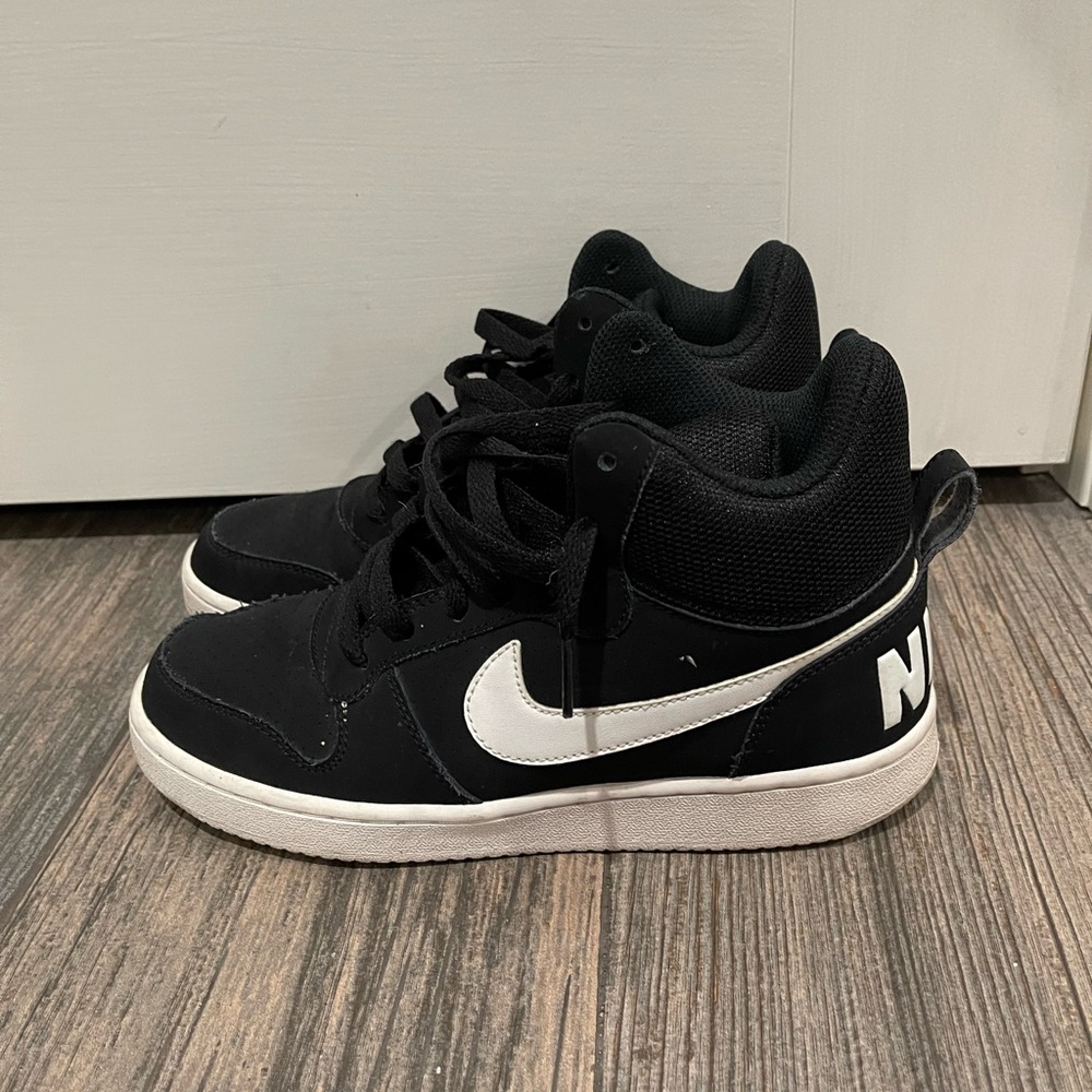 black and white nike 7.5